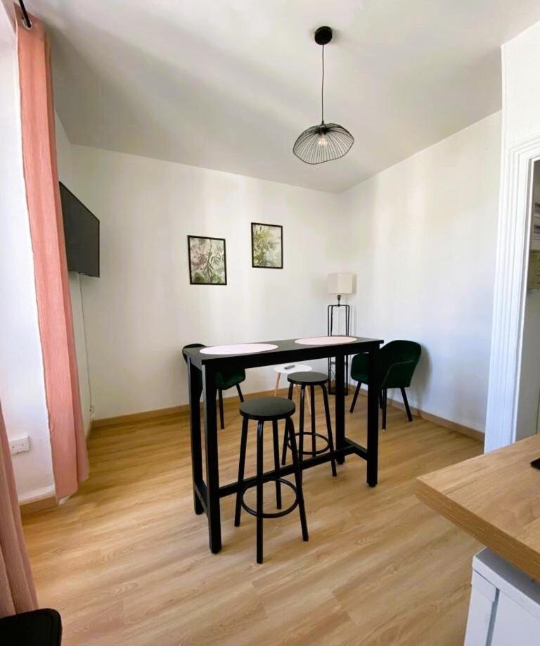 Au Coeur De Ville Laval  Quarto foto